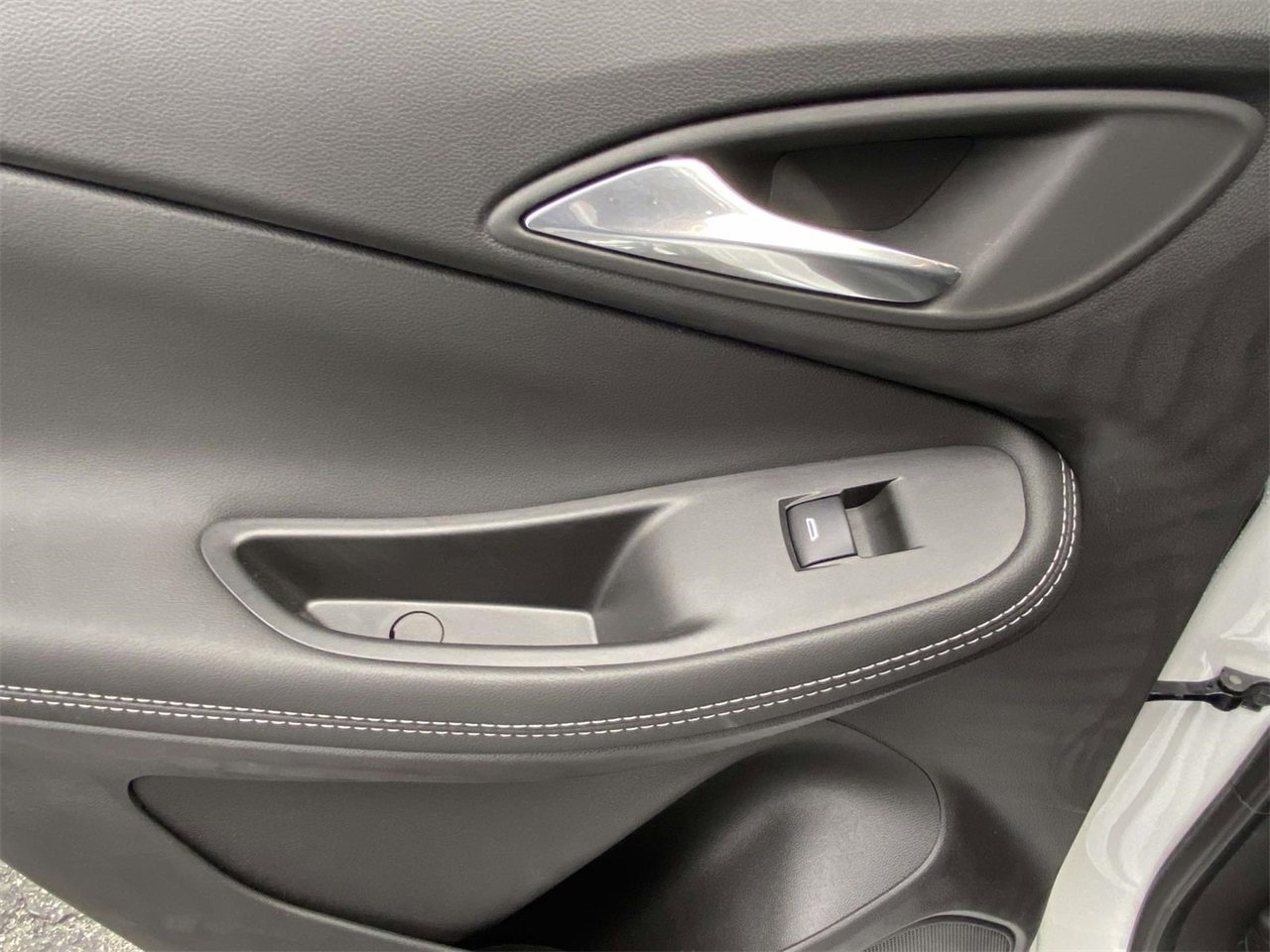 Used 2022 Buick Encore GX Essence w/ Advanced Technology Package image 12