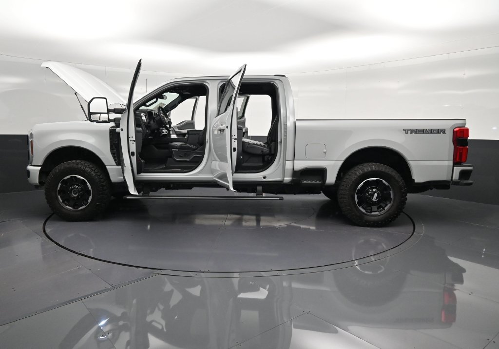 Used 2025 Ford F250 Platinum w/ Tremor Off-Road Package AWD/4WD image 37