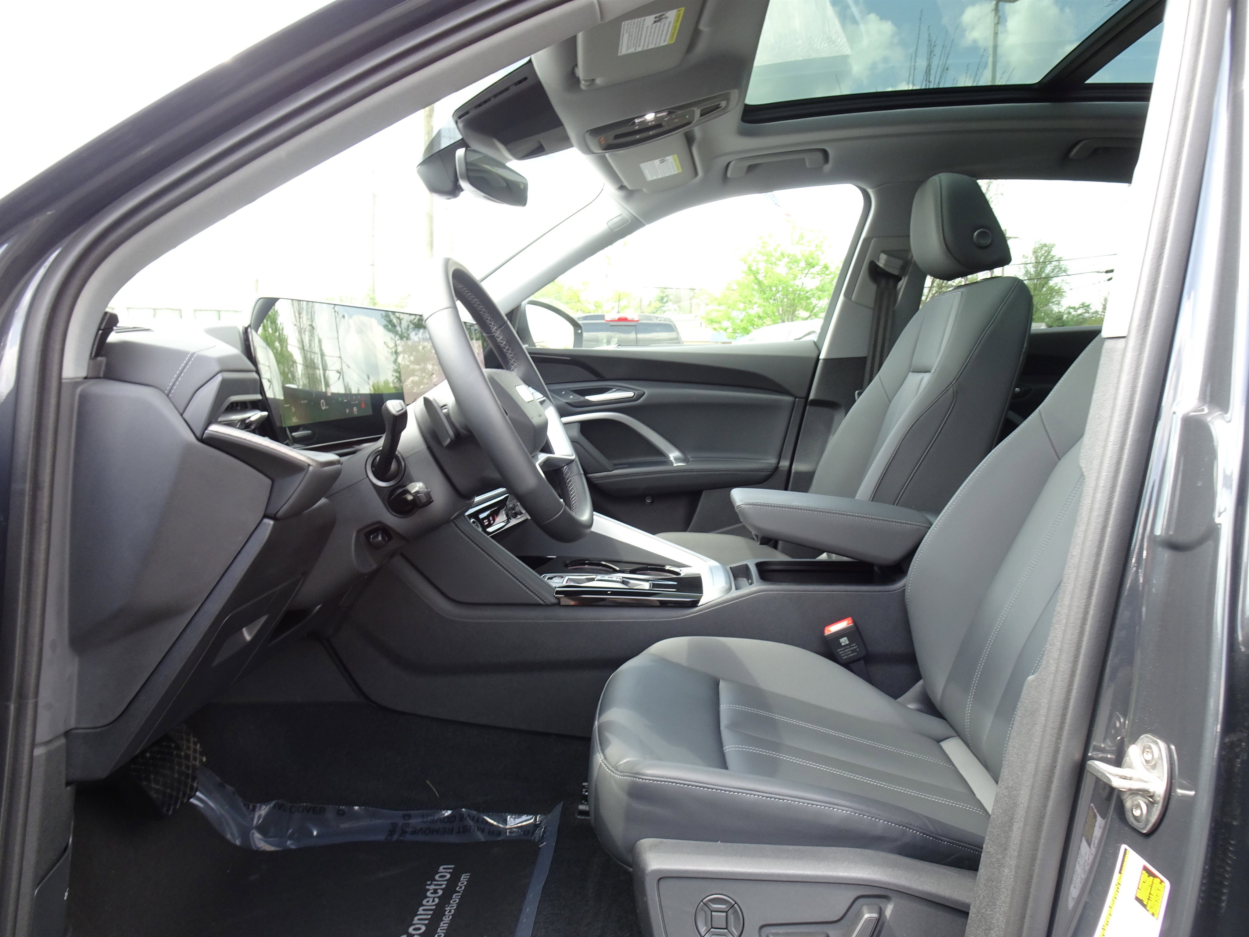 Certified 2025 Audi Q5 Premium w/ Convenience Package image 9