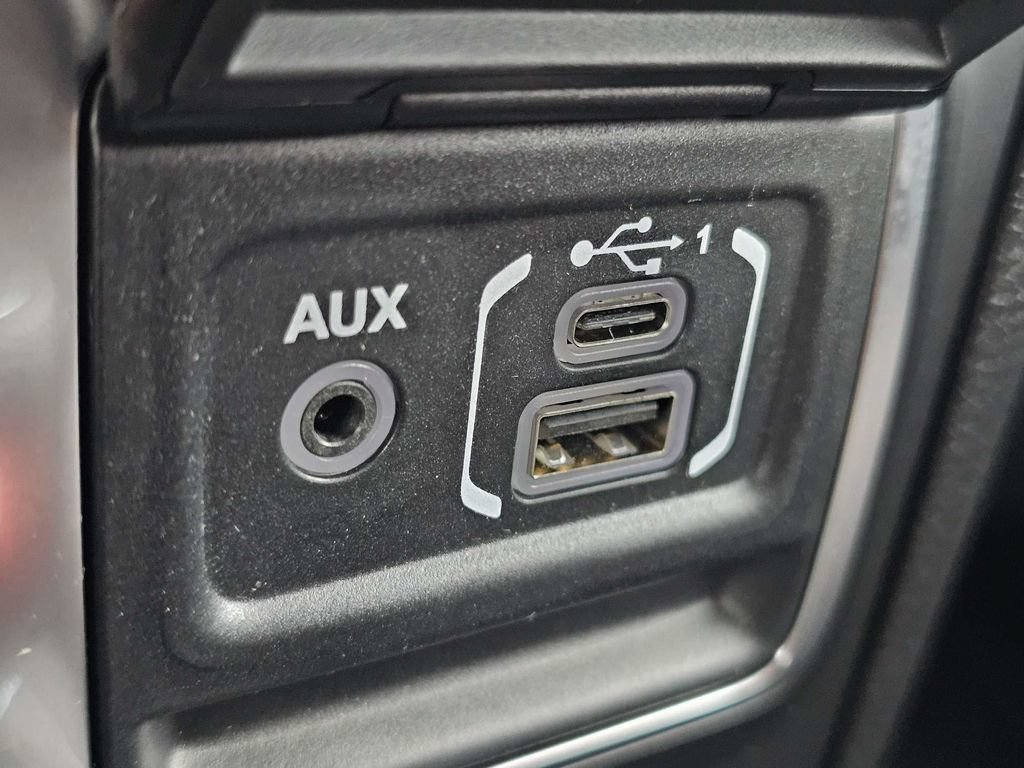 Used 2025 Jeep Gladiator Mojave w/ Technology Group AWD/4WD image 25