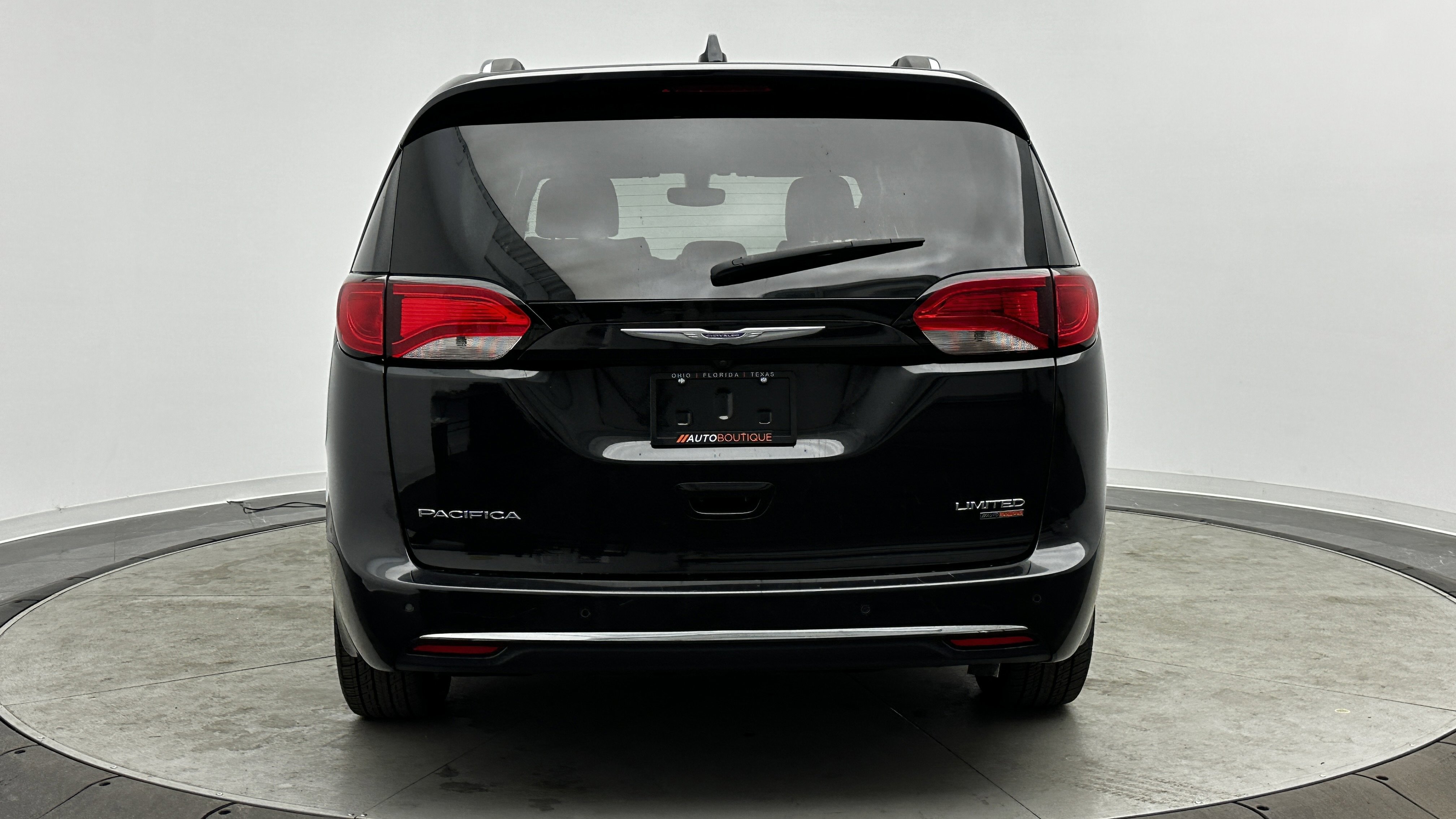 Used 2019 Chrysler Pacifica Limited image 7