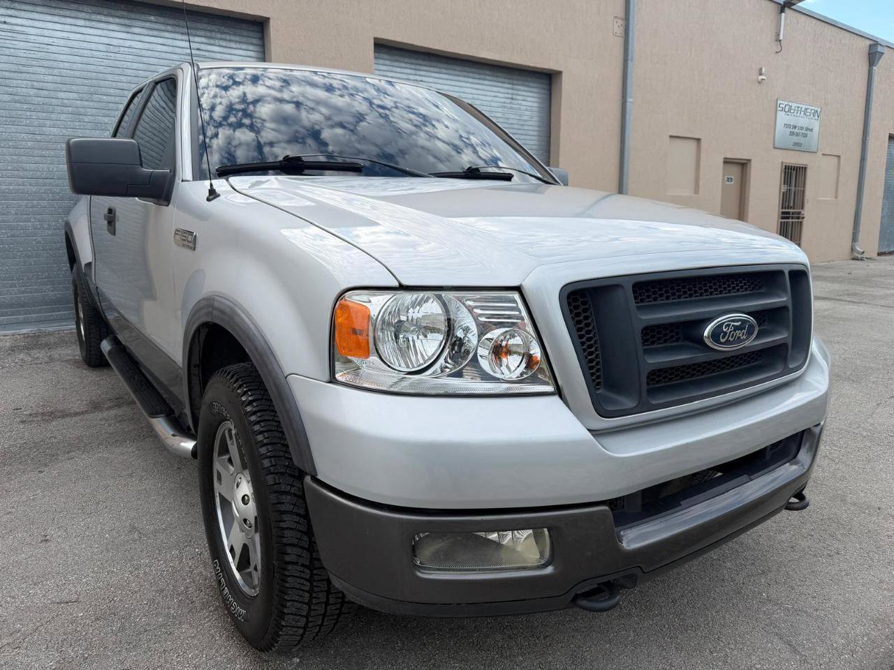 Used 2005 Ford F150 XLT image 13