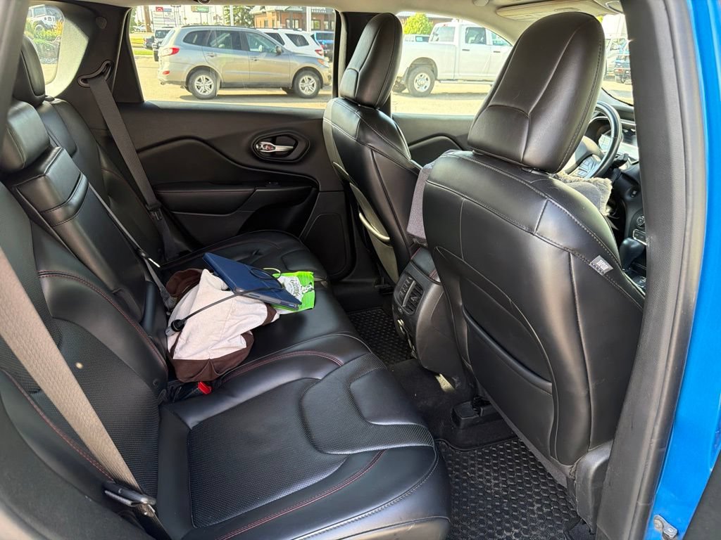 Used 2019 Jeep Cherokee Trailhawk AWD/4WD image 20