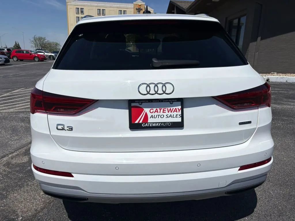 Used 2020 Audi Q3 2.0T Premium w/ Convenience Package AWD/4WD image 4