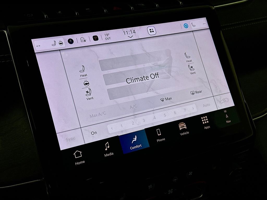 Certified 2024 Jeep Grand Cherokee Overland image 25