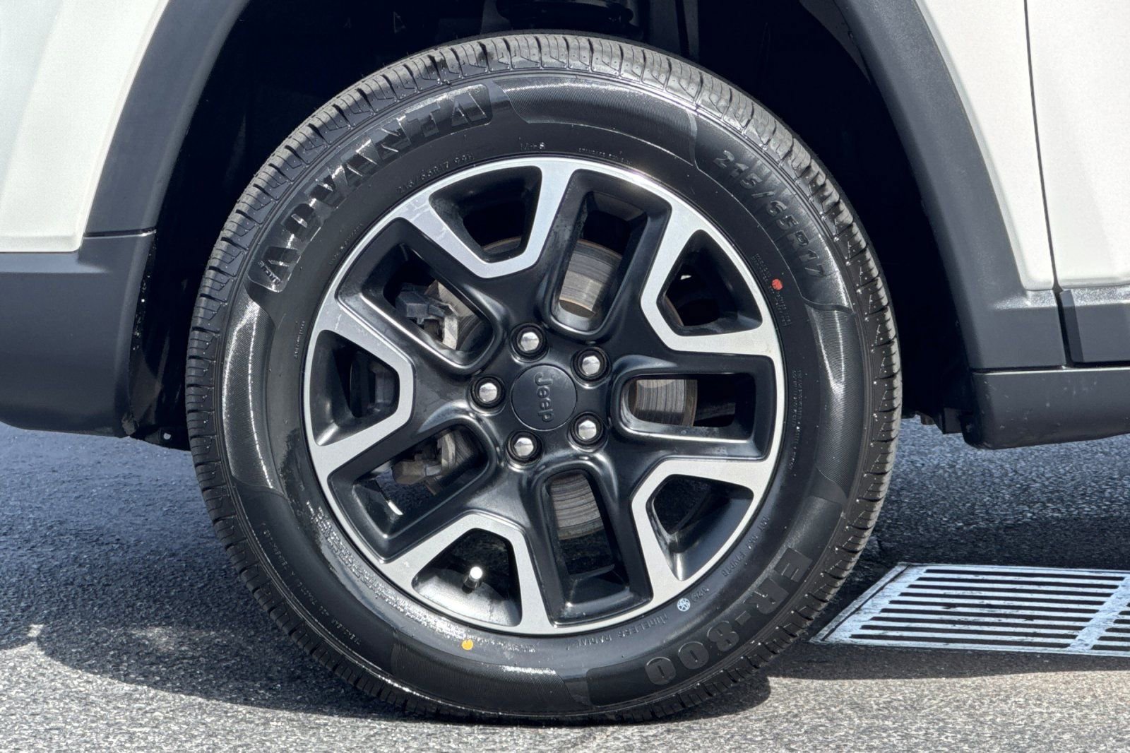 Used 2019 Jeep Compass Trailhawk AWD/4WD image 12