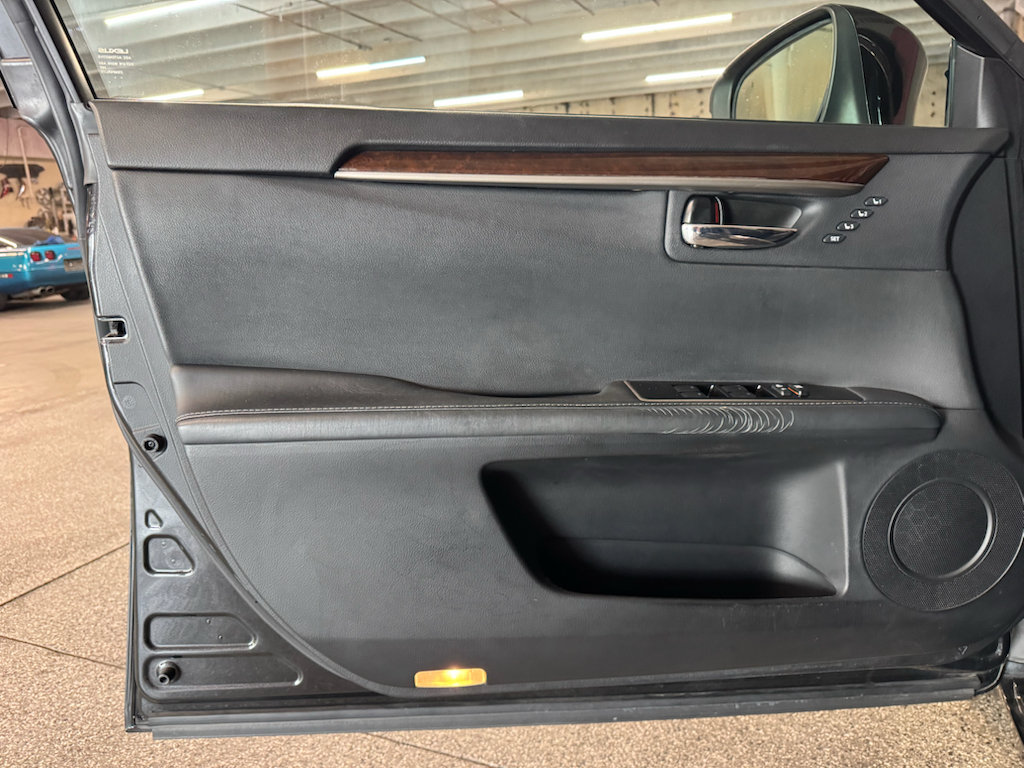 Used 2016 Lexus ES 350 w/ Luxury Package w/Wood Trim FWD image 15