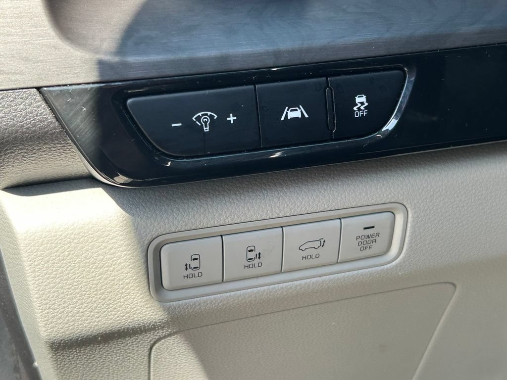 Used 2023 Kia Carnival EX FWD image 26