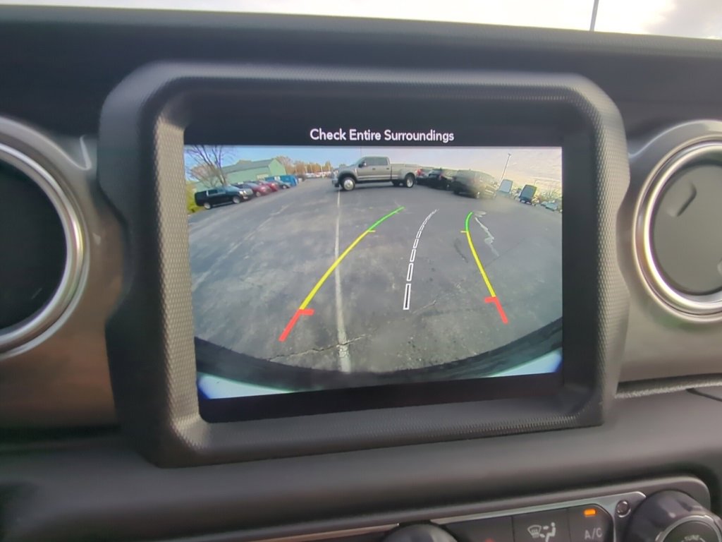 Used 2019 Jeep Wrangler Unlimited Sahara image 17