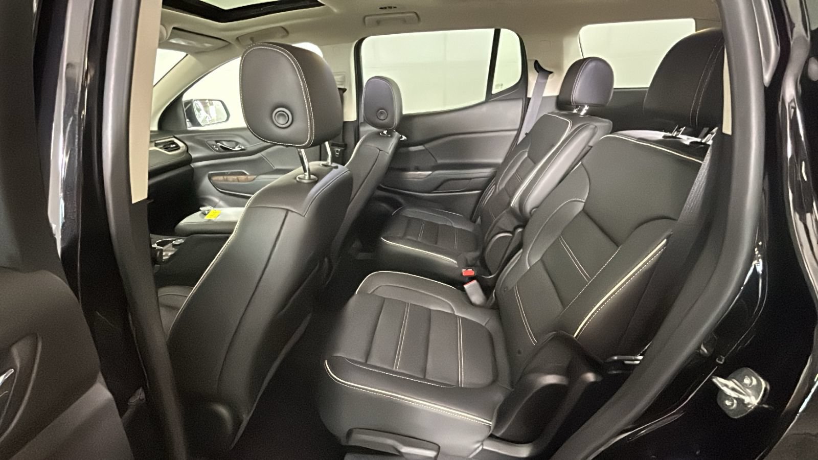Used 2023 GMC Acadia Denali w/ Black Diamond Edition AWD/4WD image 32