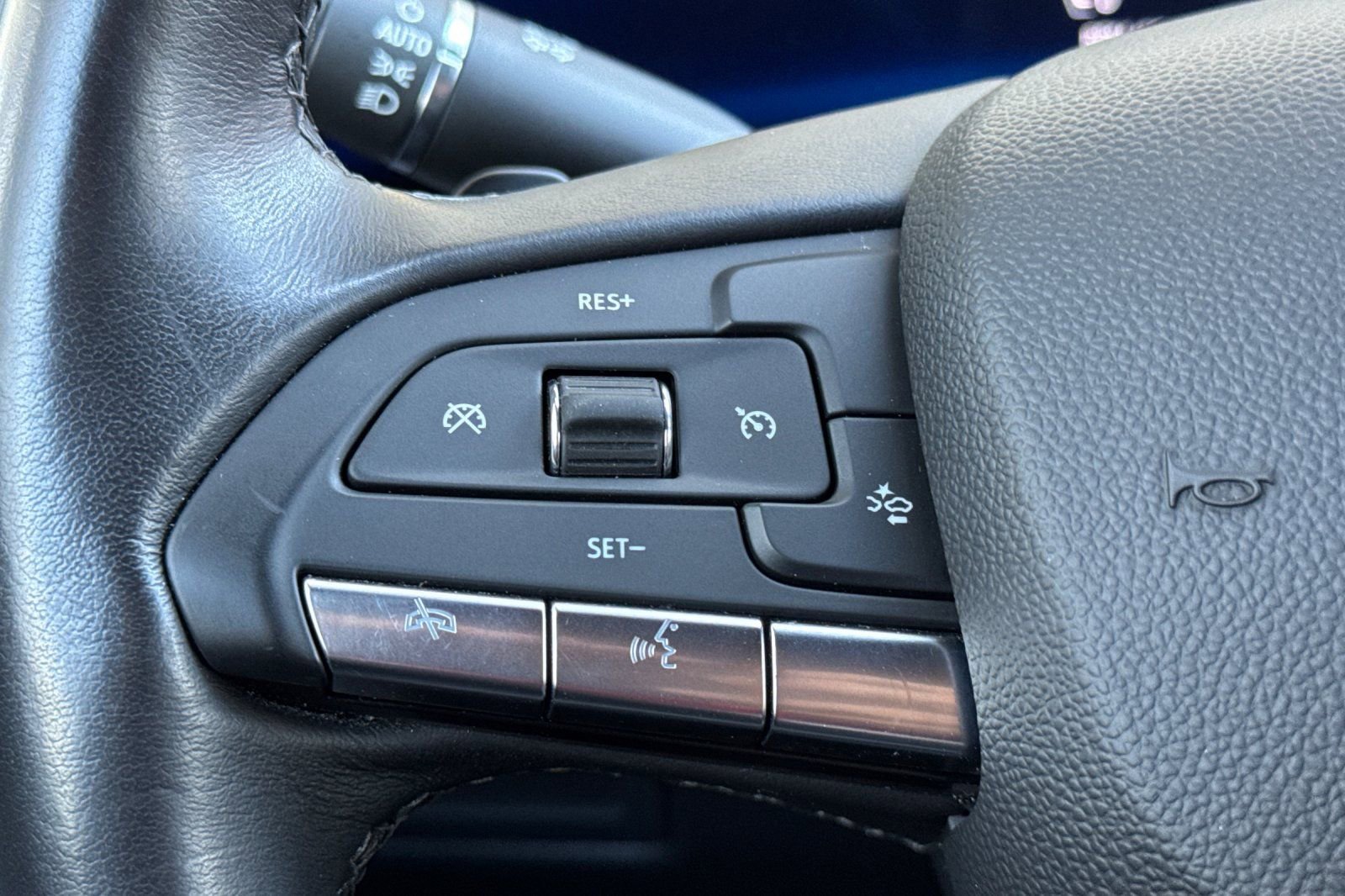 Used 2025 Cadillac XT4 Premium Luxury FWD image 27