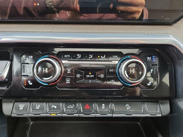 Used 2024 GMC Sierra 2500 Denali w/ Denali Reserve Package image 26