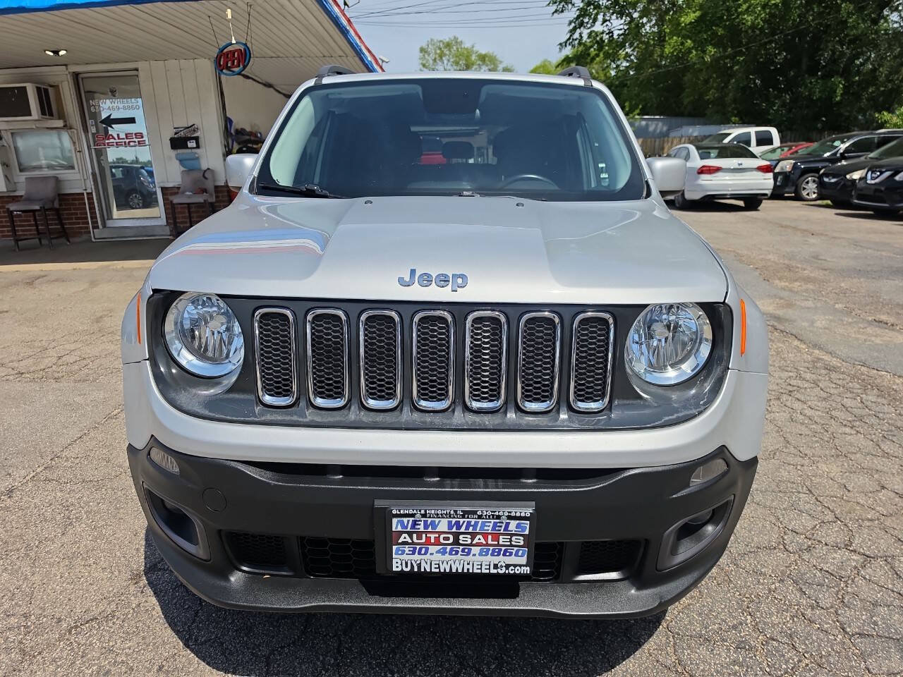 Used 2016 Jeep Renegade Latitude AWD/4WD image 4
