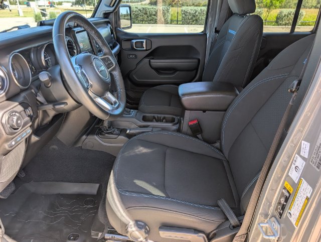 Used 2023 Jeep Wrangler Unlimited Rubicon 4xe w/ Cold Weather Group AWD/4WD image 8