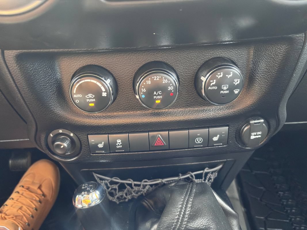 Used 2013 Jeep Wrangler Unlimited Sahara w/ Dual Top Group AWD/4WD image 39