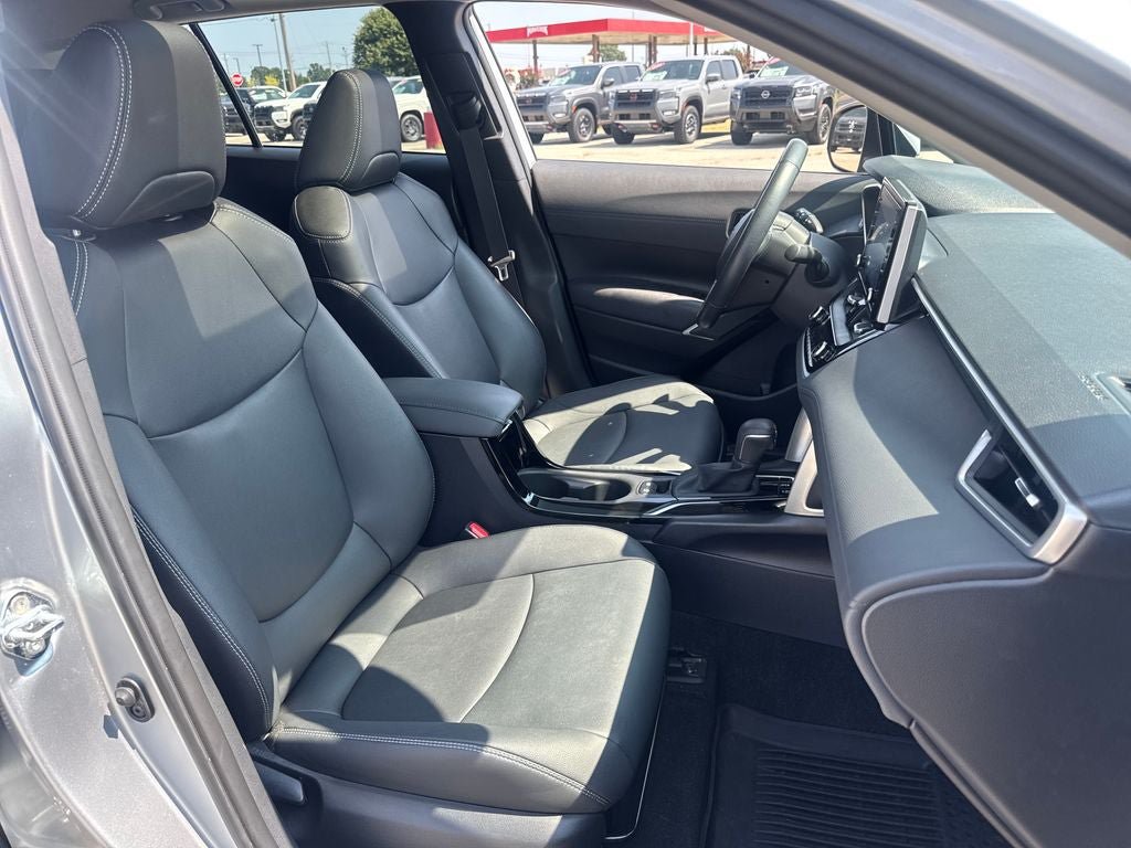 Used 2022 Toyota Corolla Cross XLE w/ Convenience Package FWD image 12