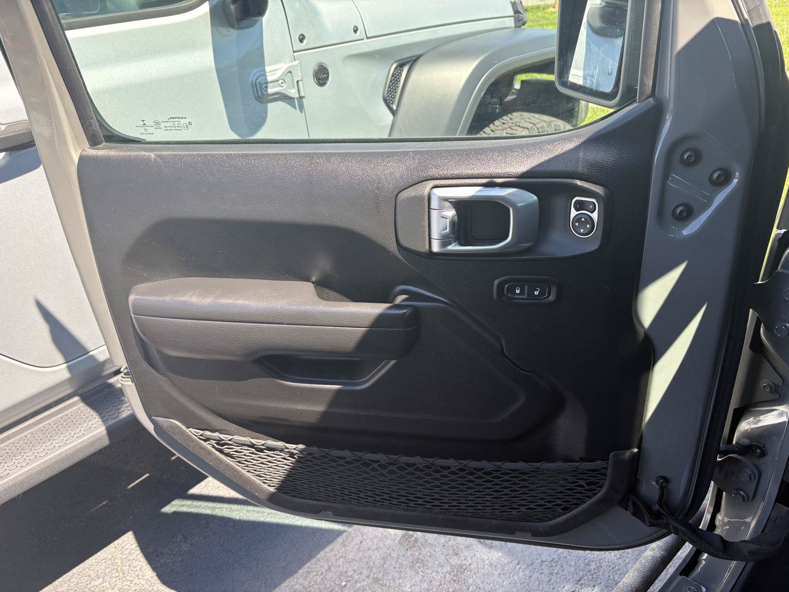 Used 2022 Jeep Wrangler Unlimited Sport AWD/4WD image 3