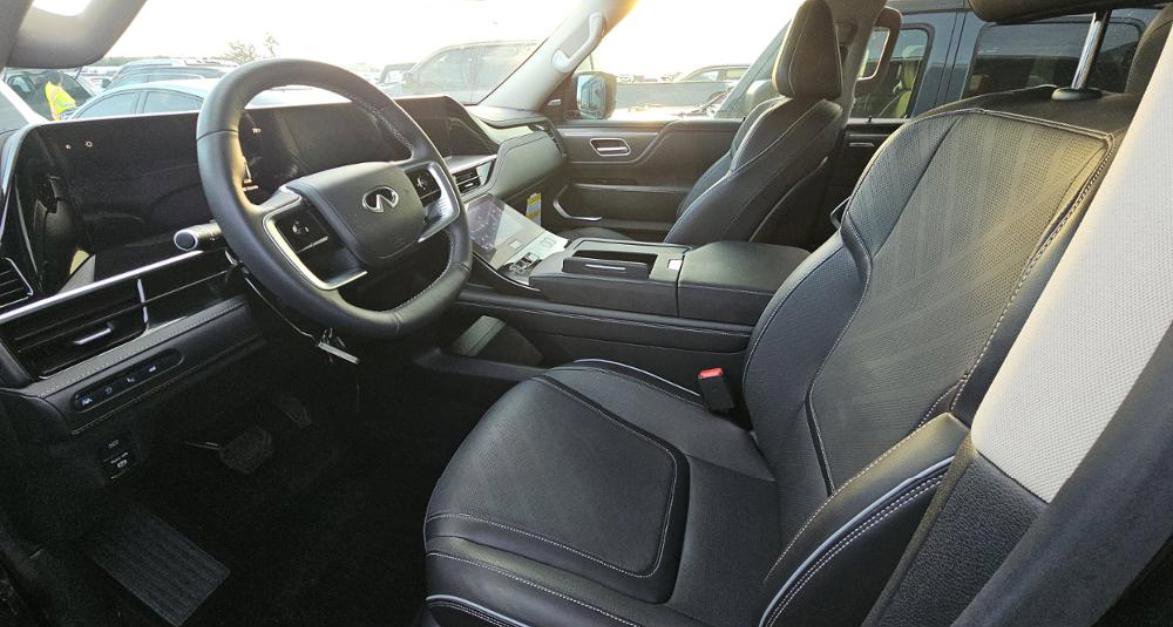 Certified 2025 INFINITI QX80 Luxe image 17