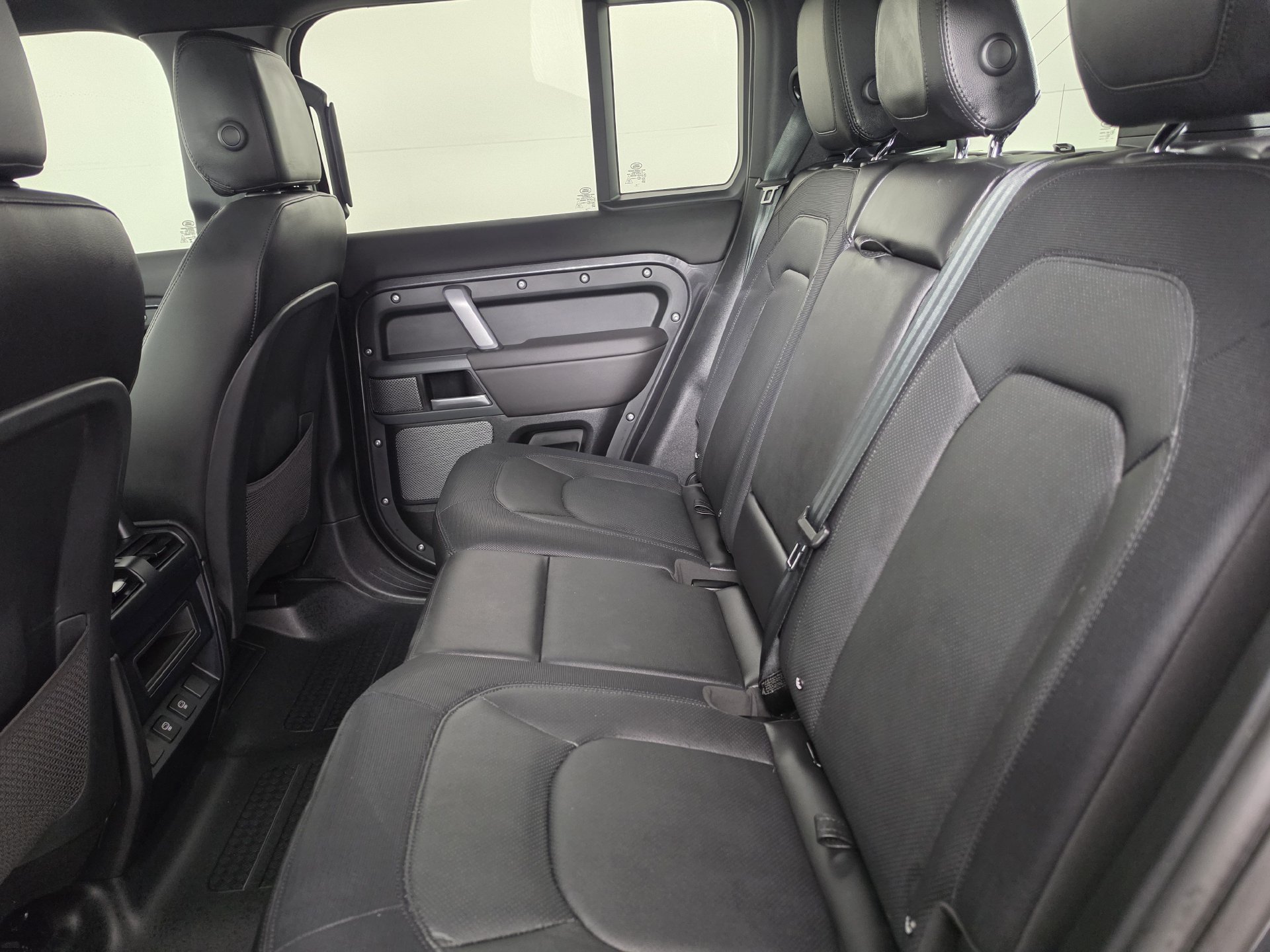 Used 2024 Land Rover Defender 110 X-Dynamic SE AWD/4WD image 26