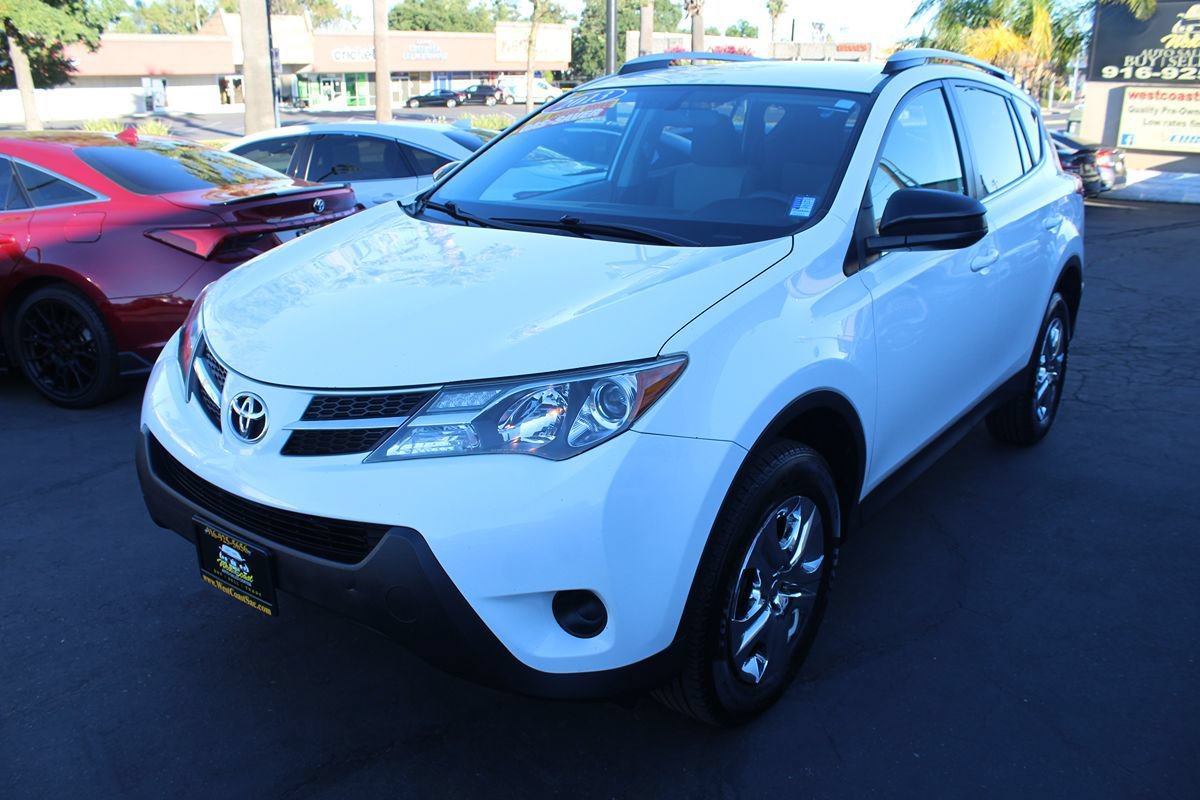 Used 2013 Toyota RAV4 LE AWD/4WD image 4