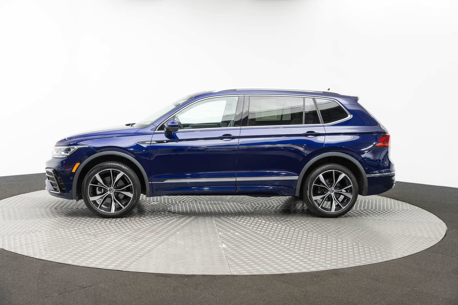 Used 2023 Volkswagen Tiguan SEL R-Line AWD/4WD image 3