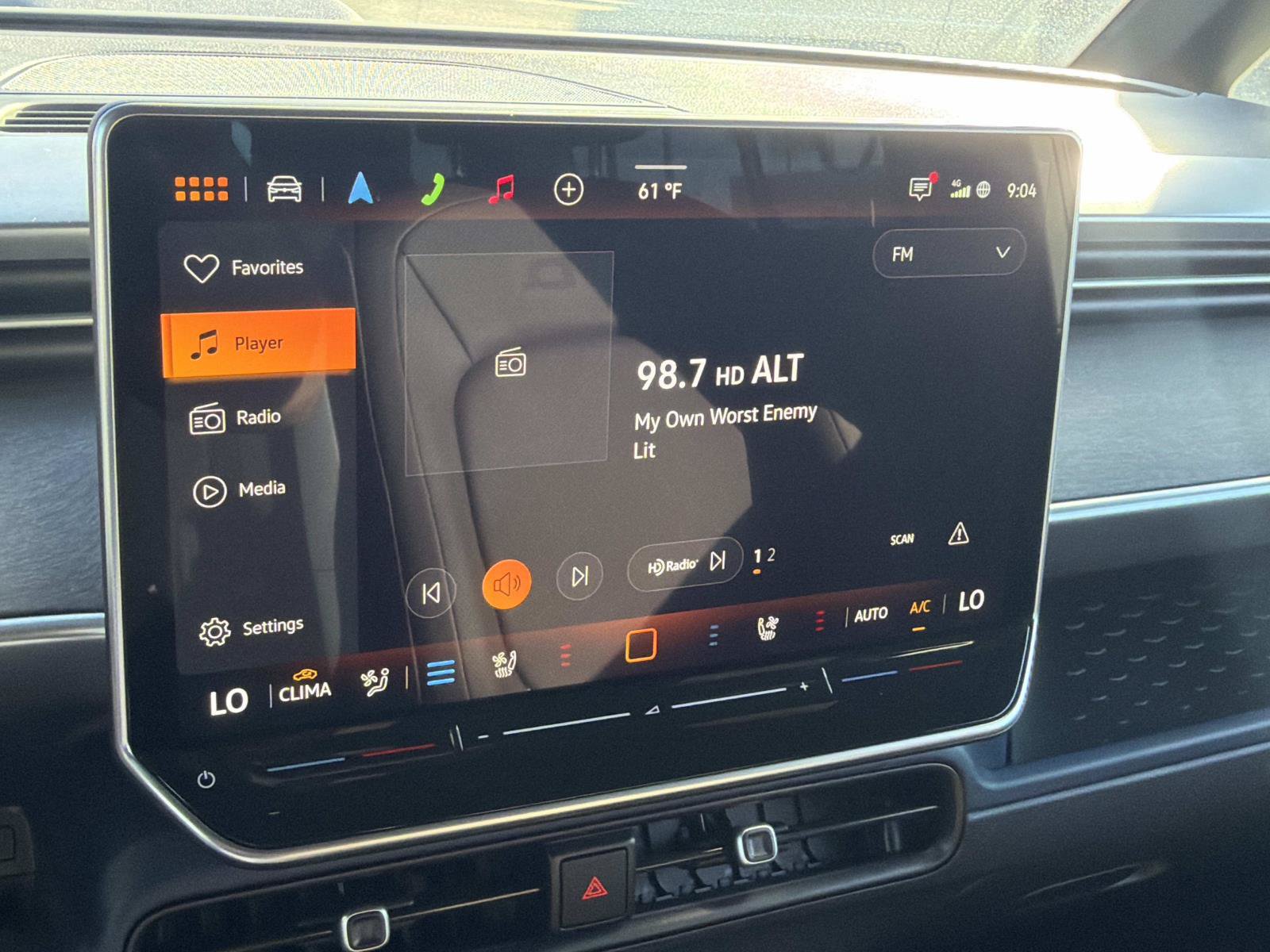 Certified 2025 Volkswagen ID. Buzz Pro S Plus RWD image 22