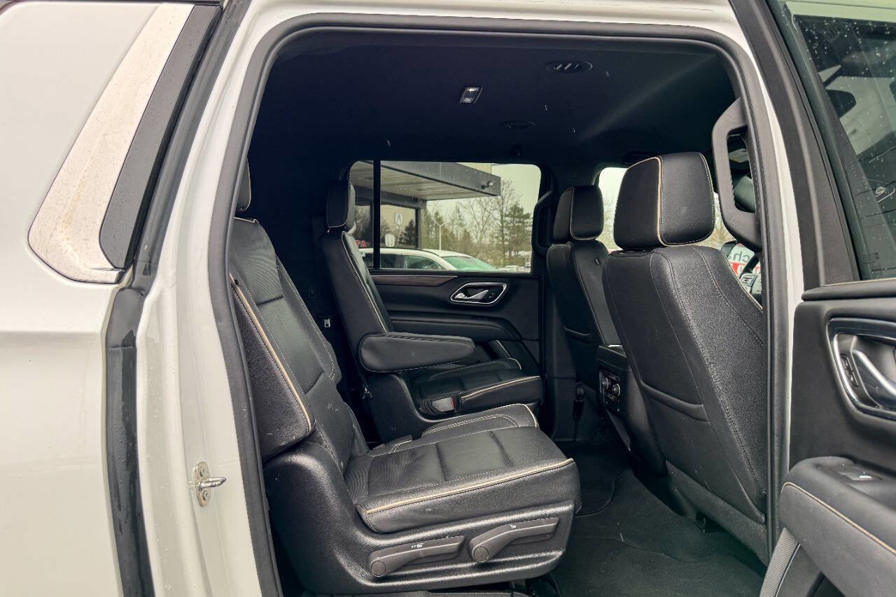 Used 2023 Chevrolet Suburban Premier image 15