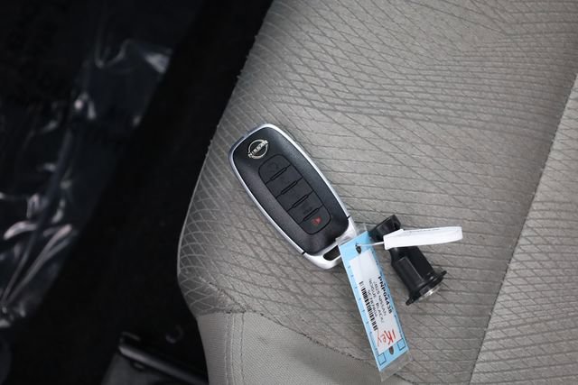 Used 2025 Nissan Rogue SV image 28