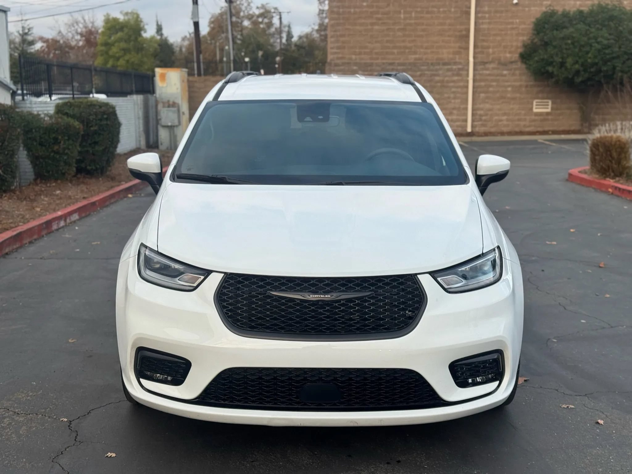 Used 2023 Chrysler Pacifica Touring-L w/ S Appearance Package FWD image 9