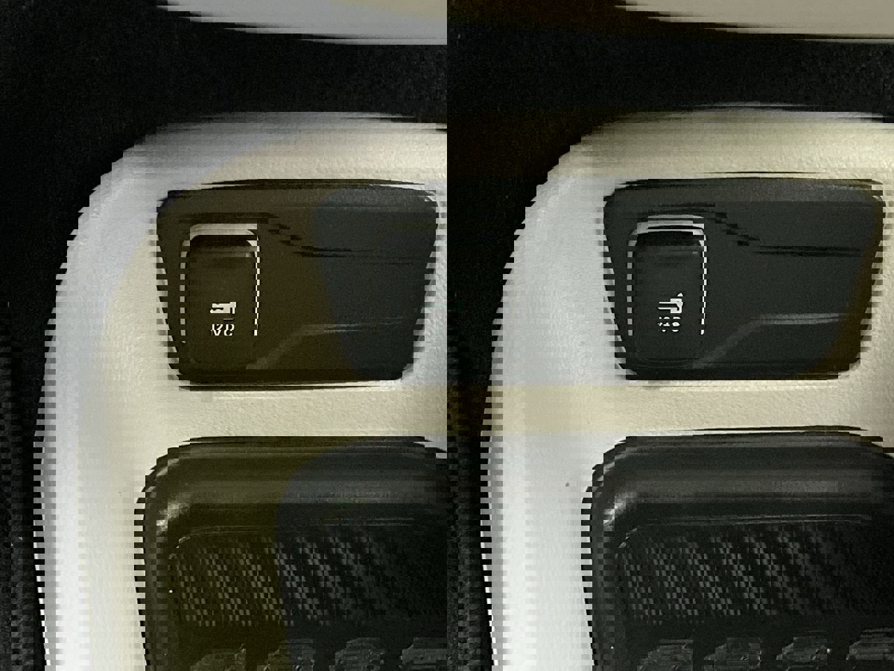 Used 2024 Chrysler Pacifica Touring-L image 24