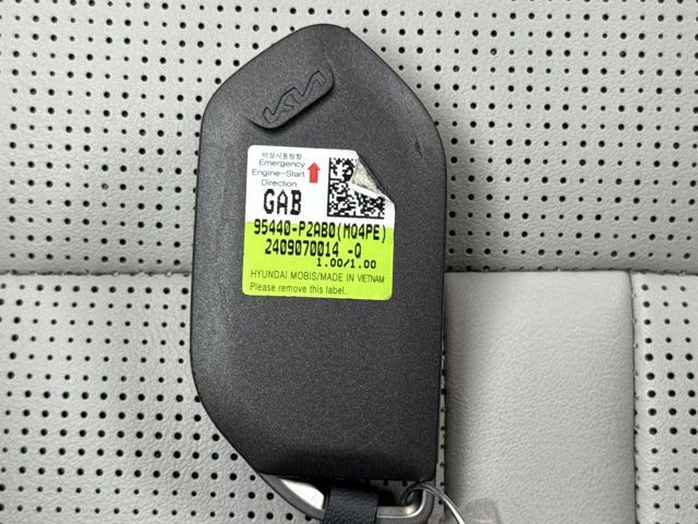 Used 2025 Kia Sorento SX image 27