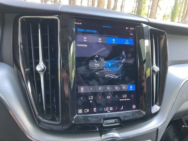 Used 2023 Volvo XC60 B5 Core image 30