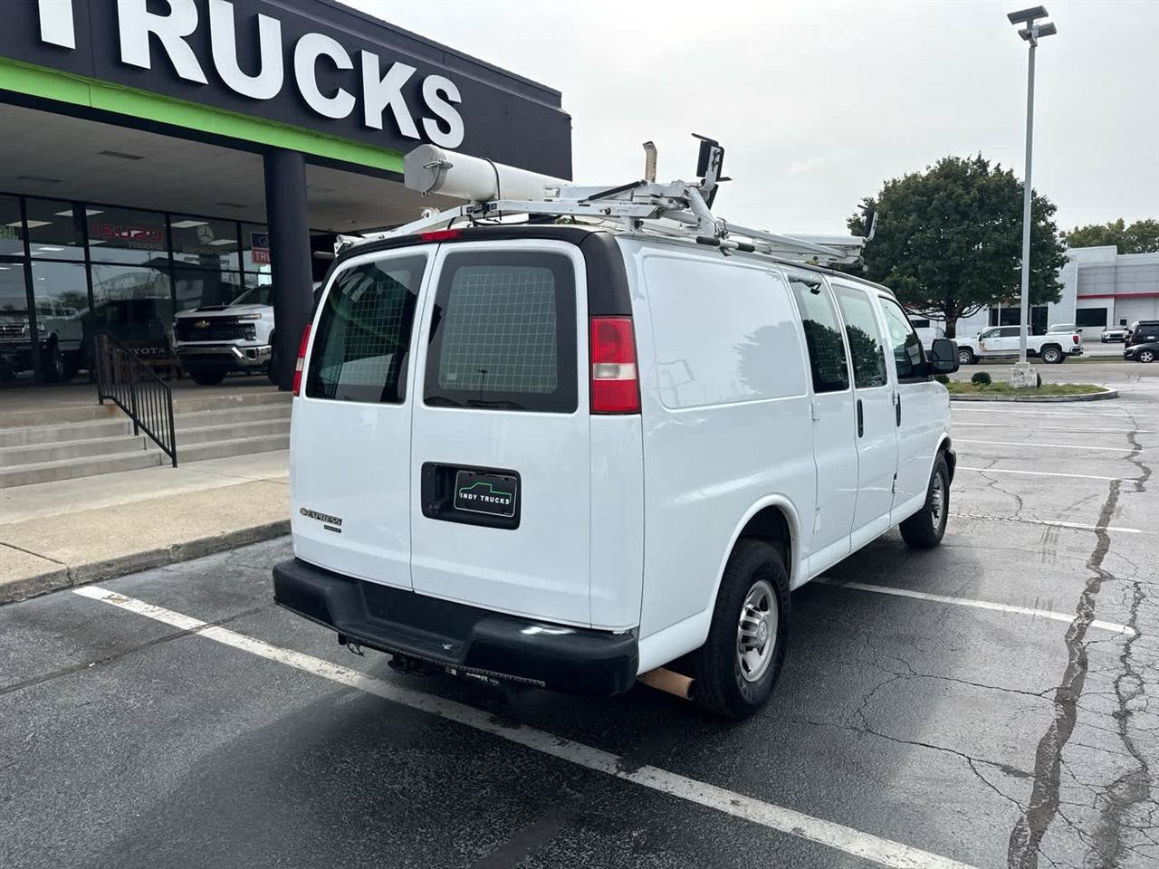 Used 2015 Chevrolet Express 2500 RWD image 8