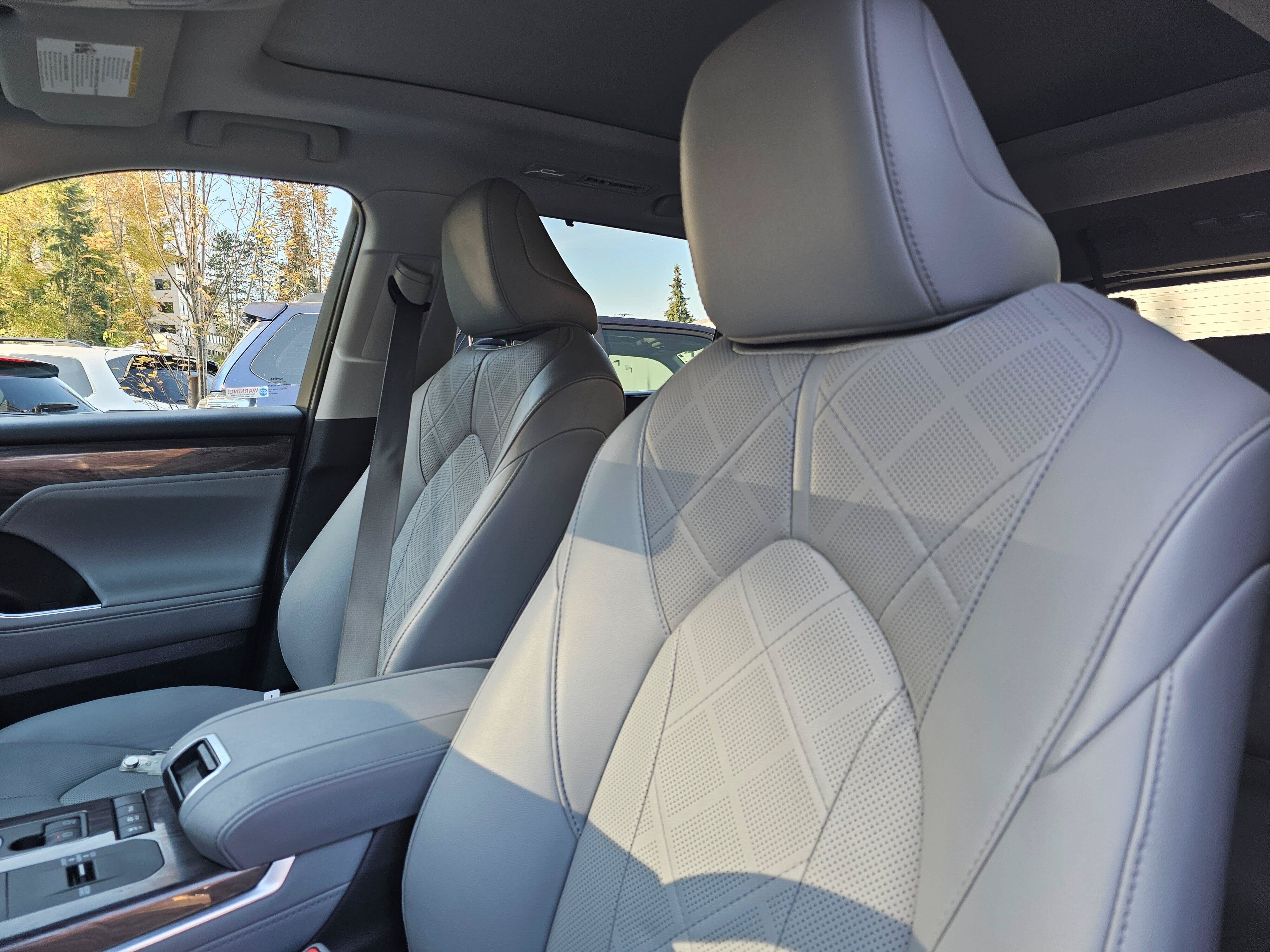 Used 2022 Toyota Highlander Platinum AWD/4WD image 24