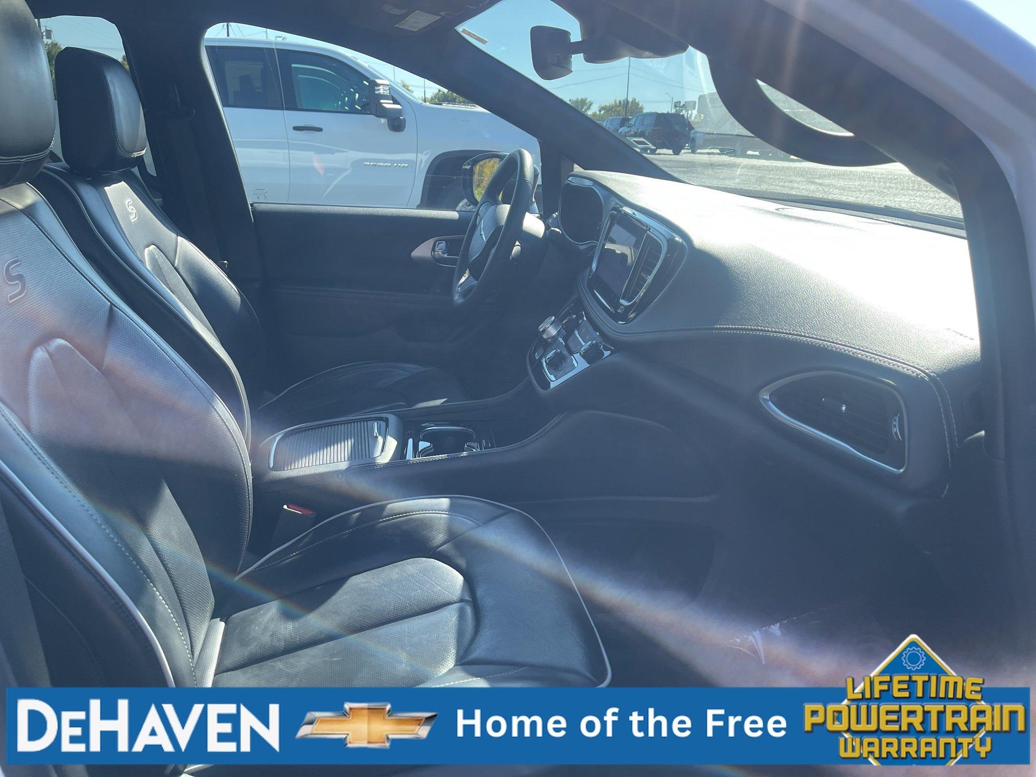 Used 2025 Chrysler Pacifica Limited FWD image 28