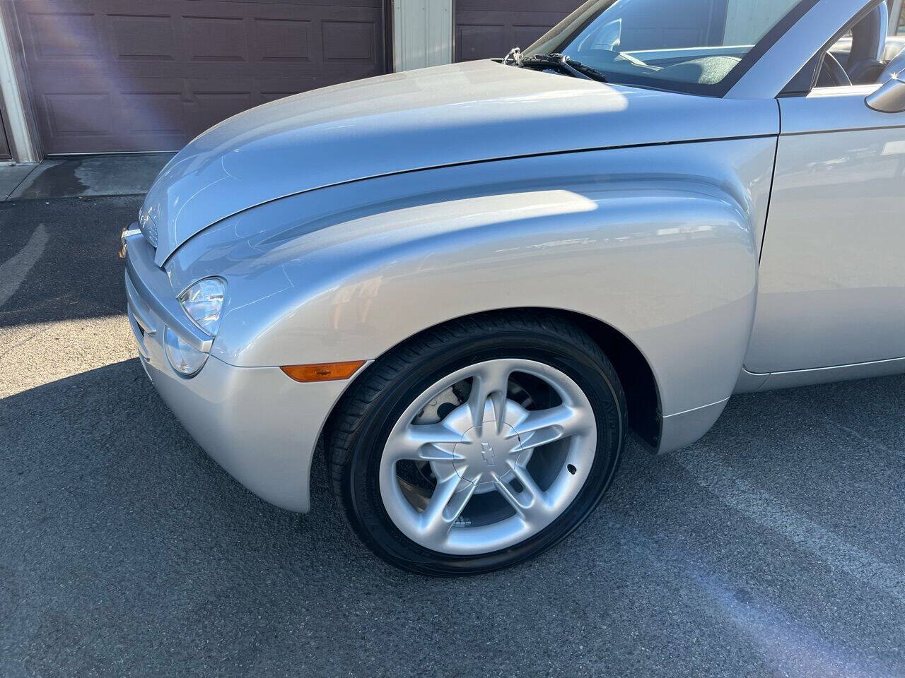 Used 2004 Chevrolet SSR w/ Preferred Equipment Group RWD image 30