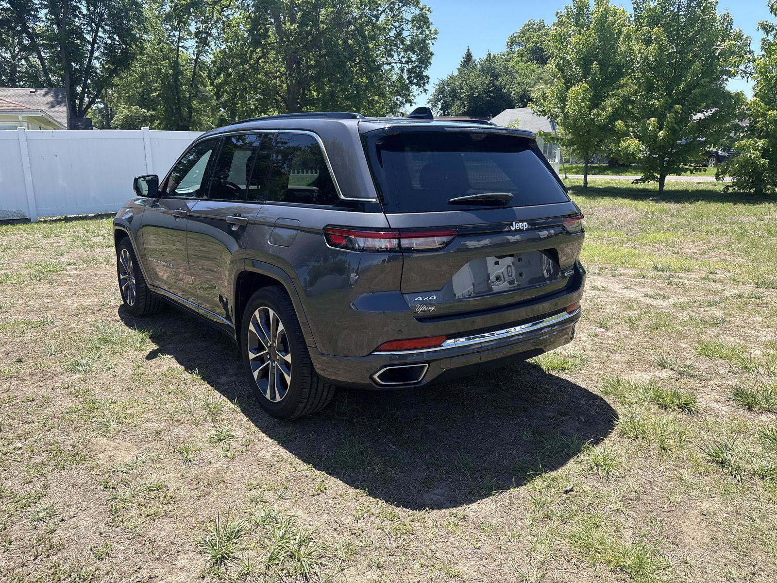 Used 2025 Jeep Grand Cherokee Overland w/ Luxury Tech Group IV AWD/4WD image 8