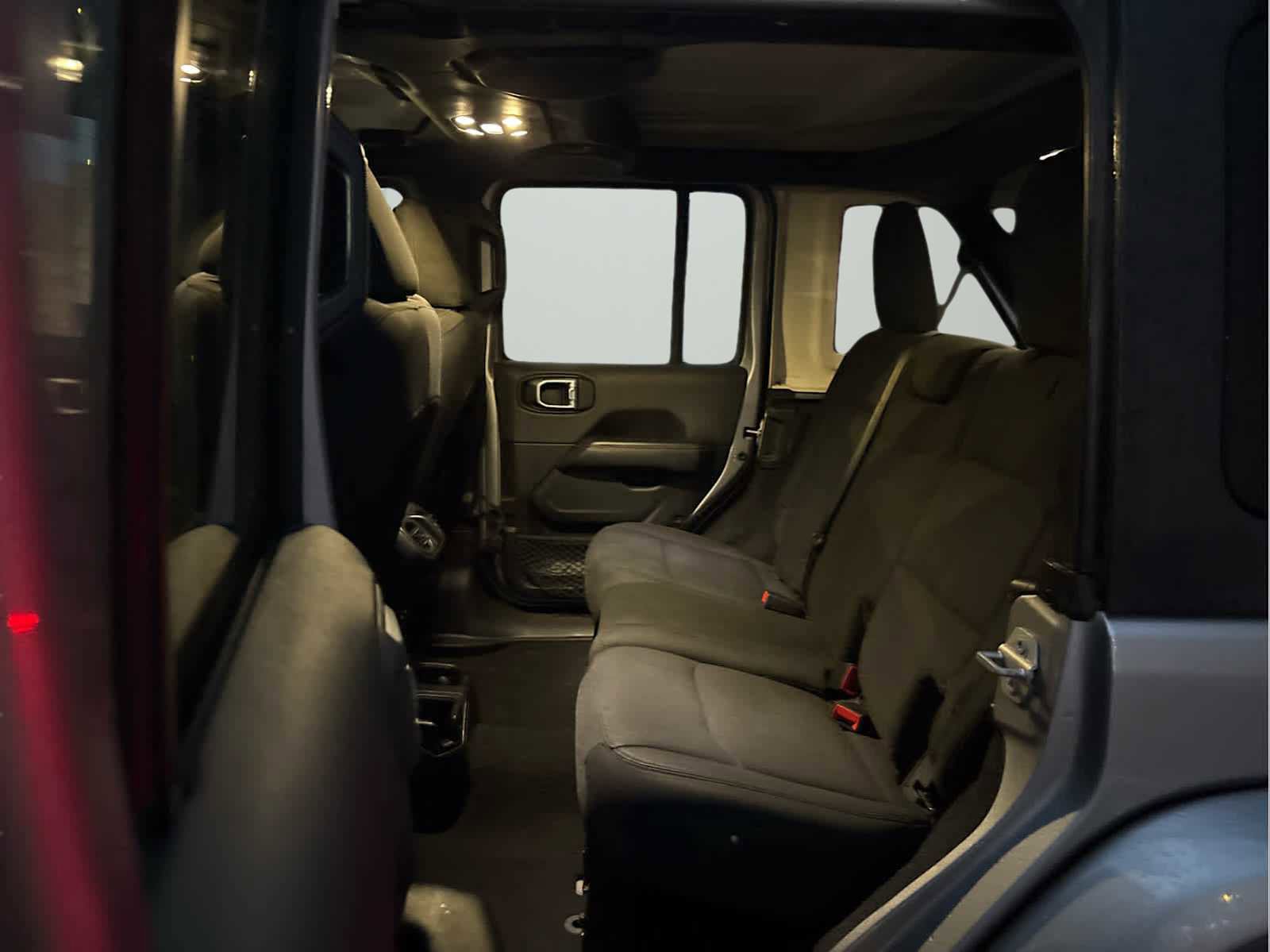 Used 2020 Jeep Wrangler Unlimited Sahara image 13