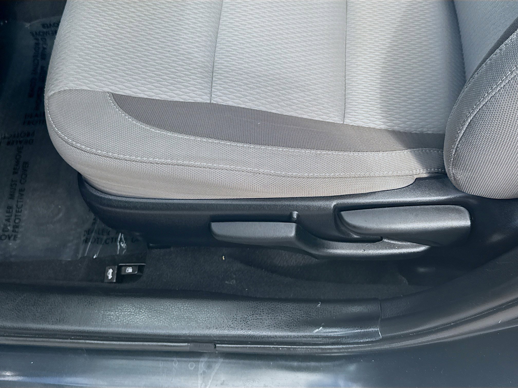 Used 2018 Toyota Corolla LE FWD image 17