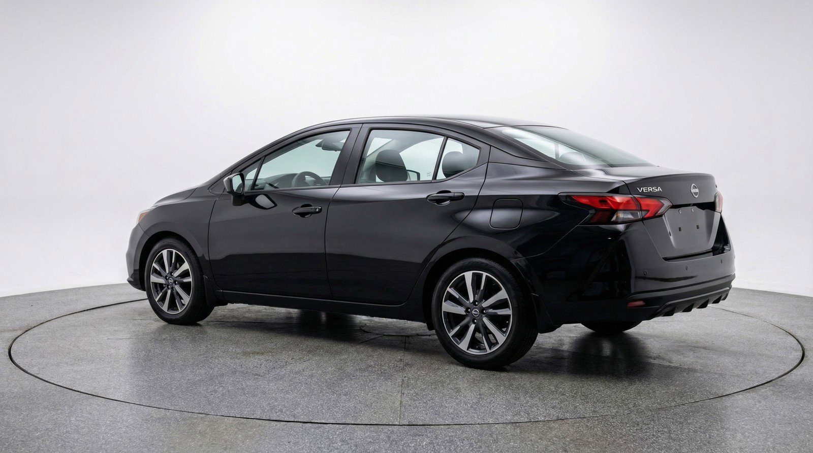 Used 2025 Nissan Versa SV image 6