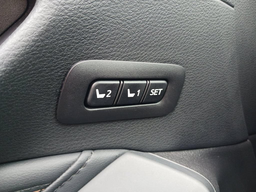 Used 2021 Toyota Avalon Limited w/ Advanced Safety Package FWD image 12