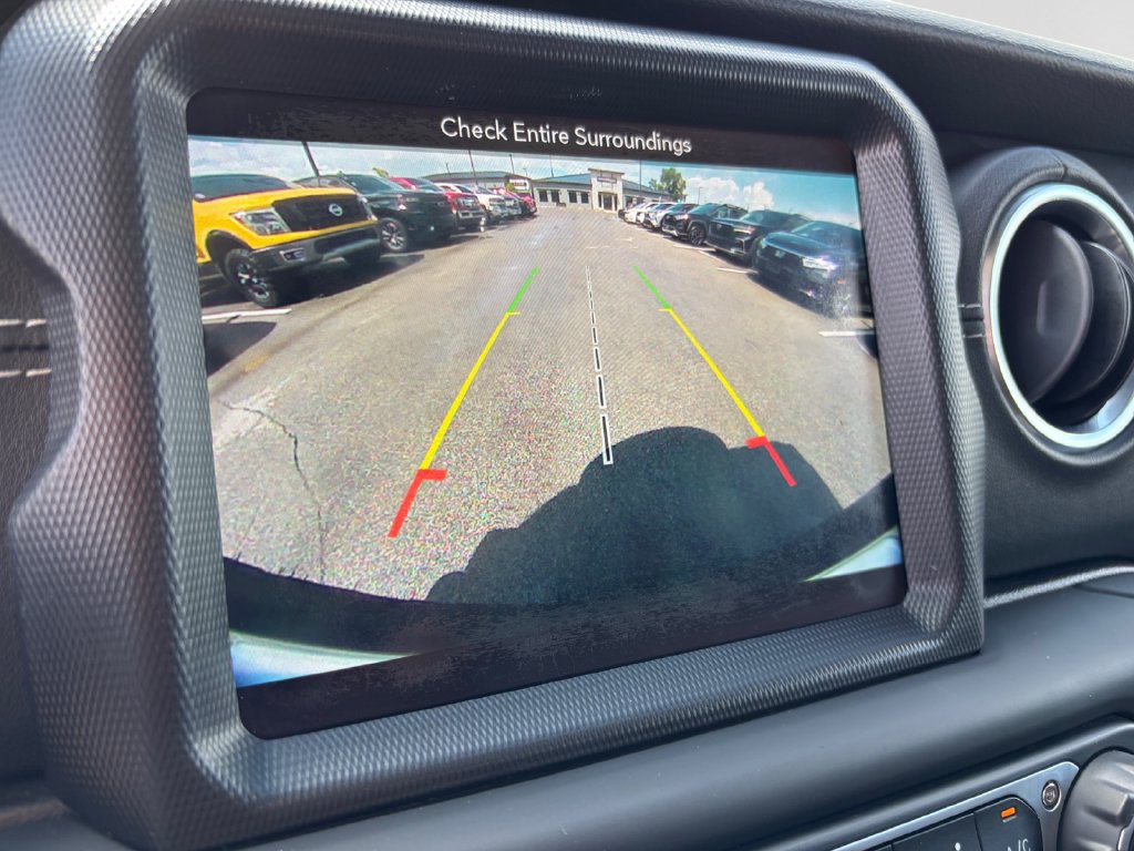Used 2018 Jeep Wrangler Unlimited Sahara w/ Dual Top Group AWD/4WD image 22