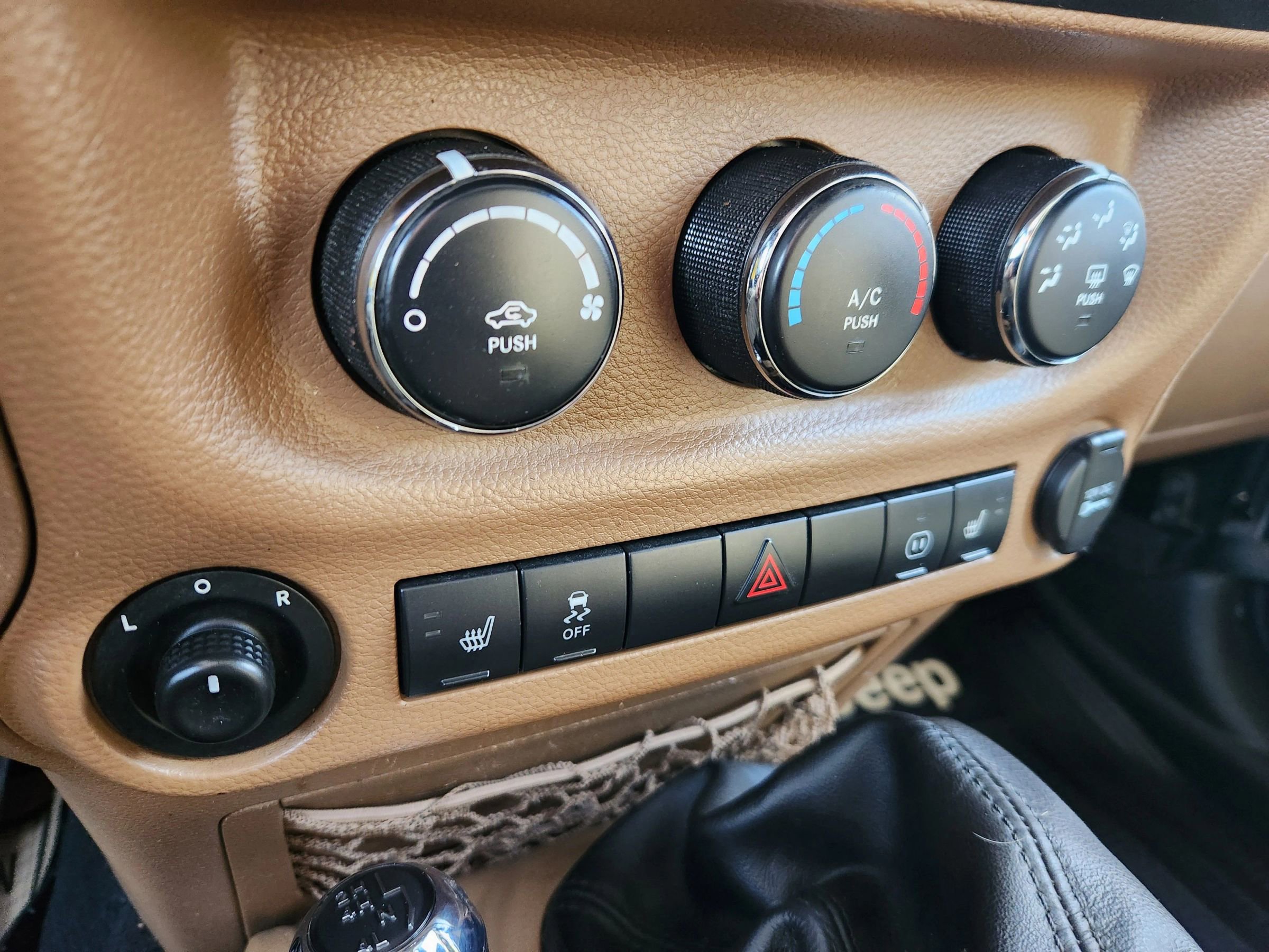 Used 2012 Jeep Wrangler Rubicon w/ Dual Top Group image 38