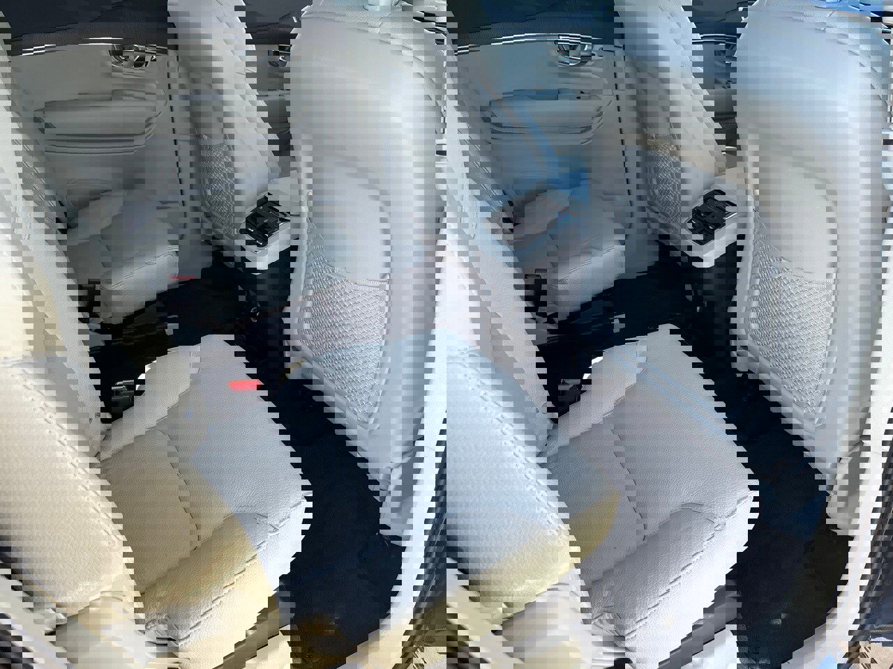 Used 2020 Volvo XC90 T6 Momentum image 33