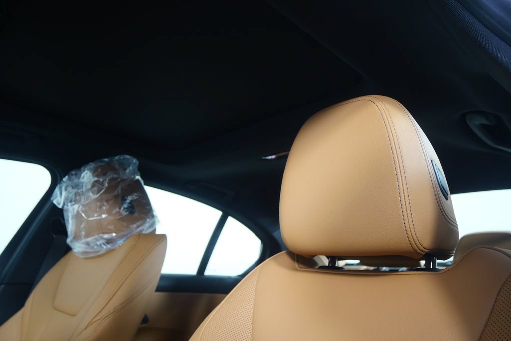 Used 2026 BMW 330i Sedan w/ M Sport Package RWD image 11