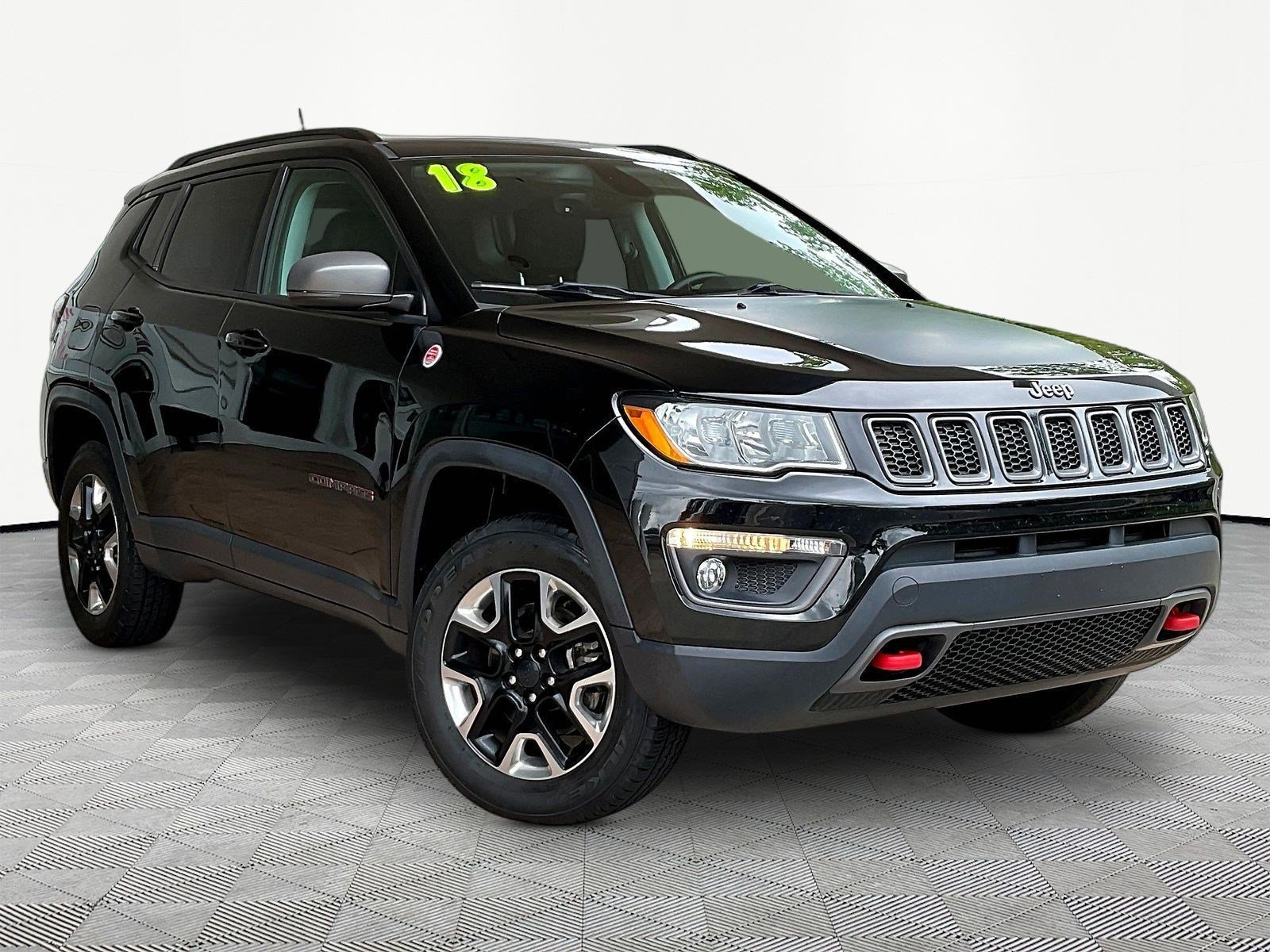 Used 2018 Jeep Compass Trailhawk w/ Leather Interior Group AWD/4WD image 3