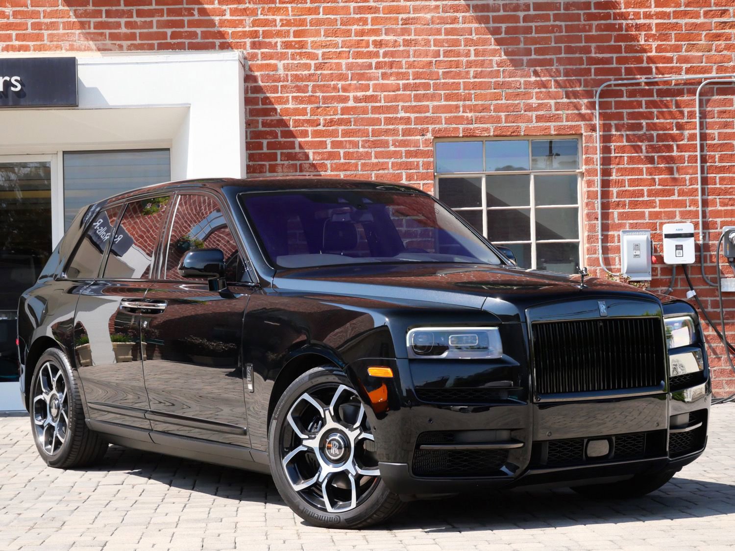 Certified 2022 Rolls-Royce Cullinan Black Badge w/ Dark Exterior Package image 21