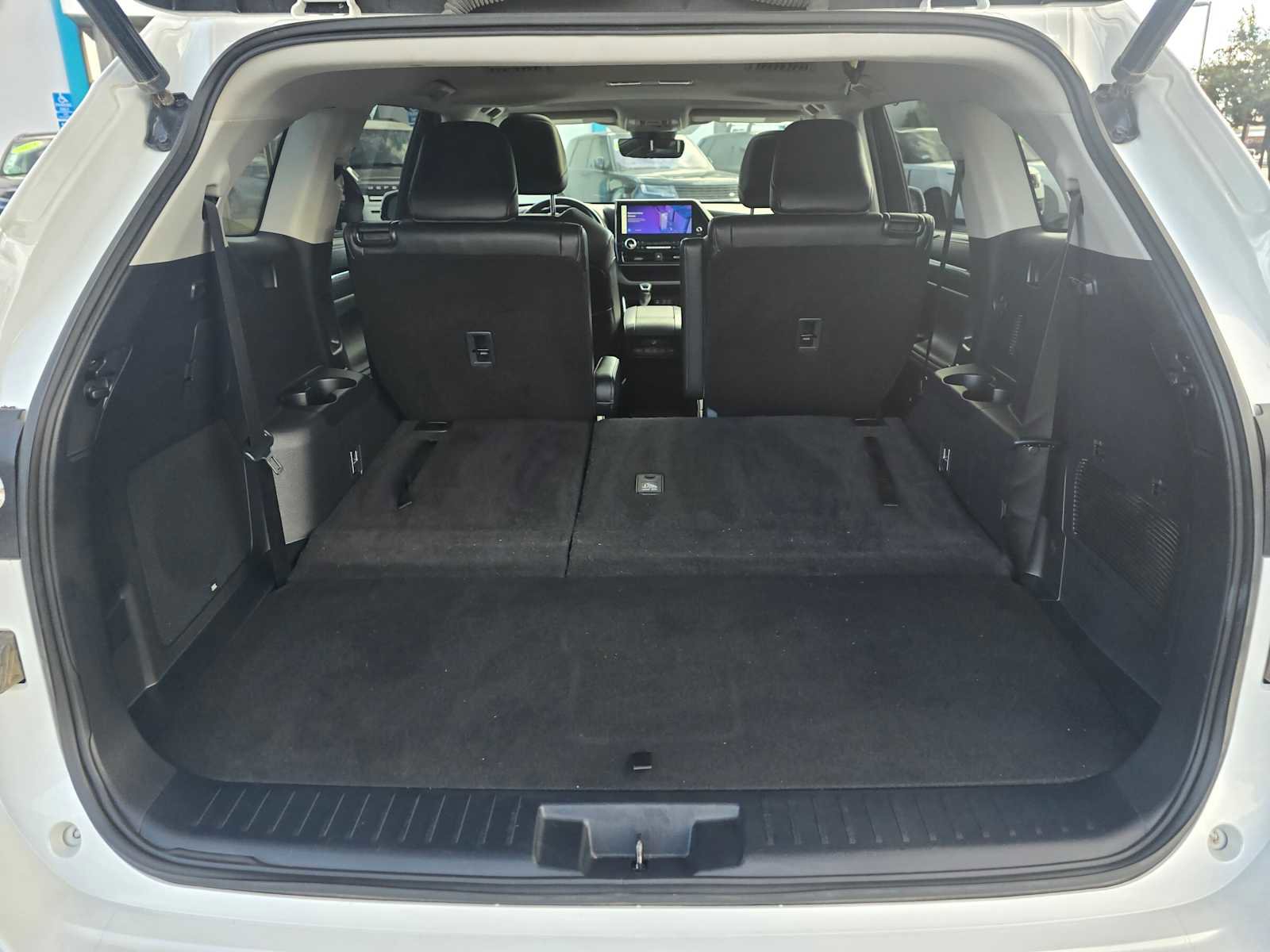 Used 2023 Toyota Highlander Limited image 17