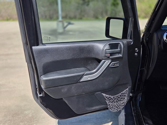 Used 2015 Jeep Wrangler Unlimited Freedom Edition image 23