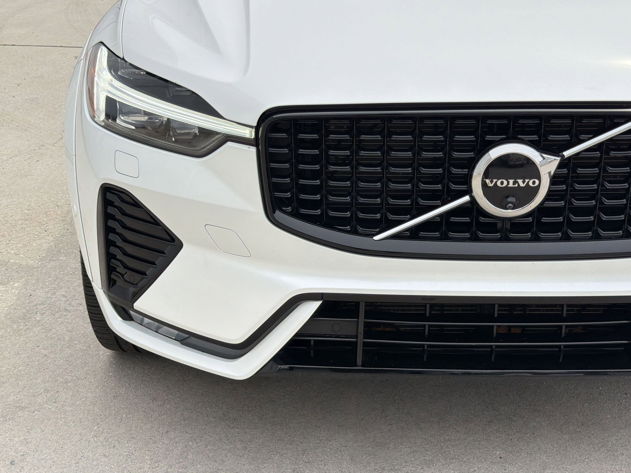 Used 2024 Volvo XC60 B5 Ultimate w/ Protection Package Premier AWD/4WD image 28